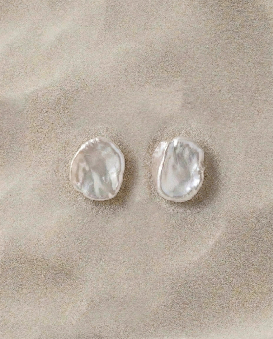 Pelara Stud Earrings
