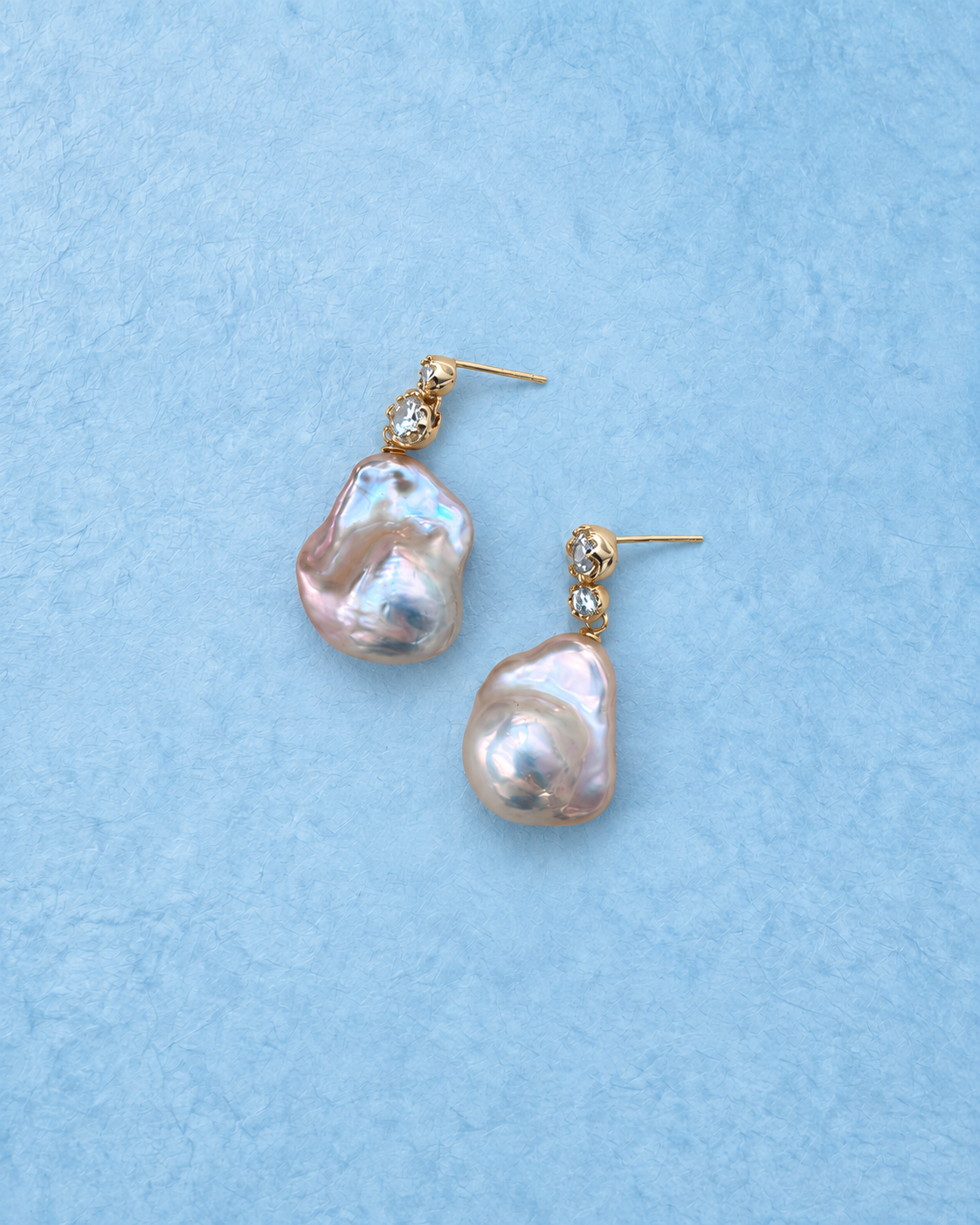 YEL-826 staggered earrings on light blue background